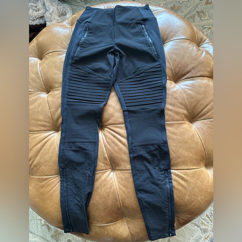 Athleta Black Headlands Hybrid Moto Tight size 2